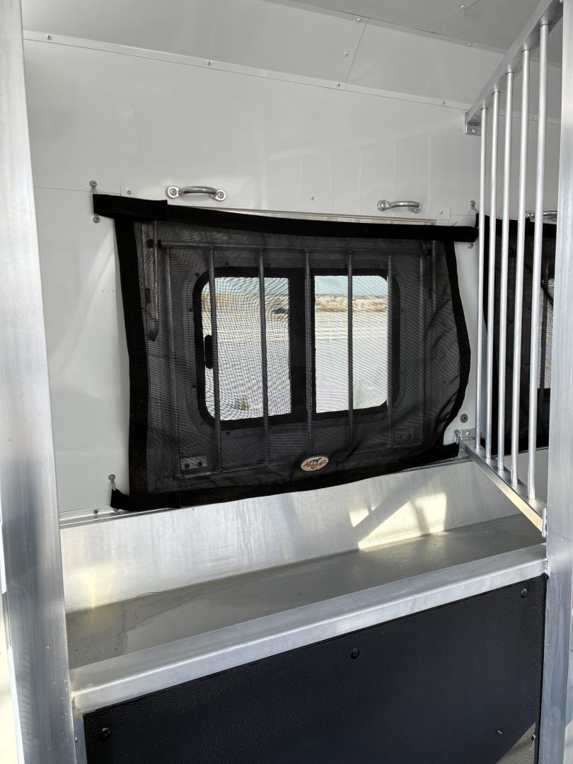 Used 2017 Lakota Charger 3H 11'LQ Horse Trailer