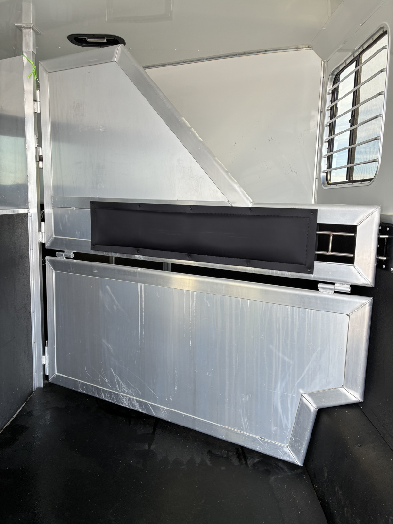 Used 2017 Lakota Charger 3H 11'LQ Horse Trailer