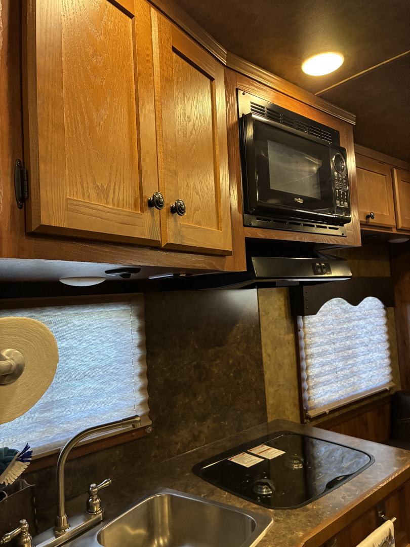 Used 2017 Lakota Charger 3H 11'LQ Horse Trailer