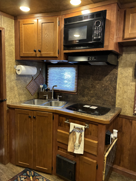 Used 2017 Lakota Charger 3H 11'LQ Horse Trailer