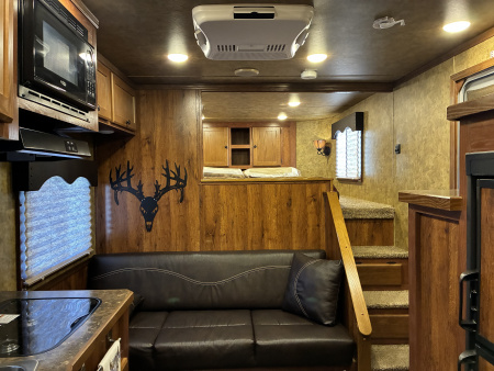 Used 2017 Lakota Charger 3H 11'LQ Horse Trailer