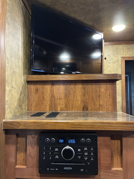 Used 2017 Lakota Charger 3H 11'LQ Horse Trailer