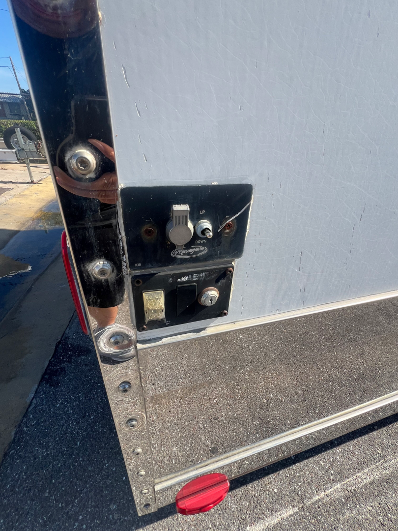 Used 2006 Renegade 34' Stacker Trailer