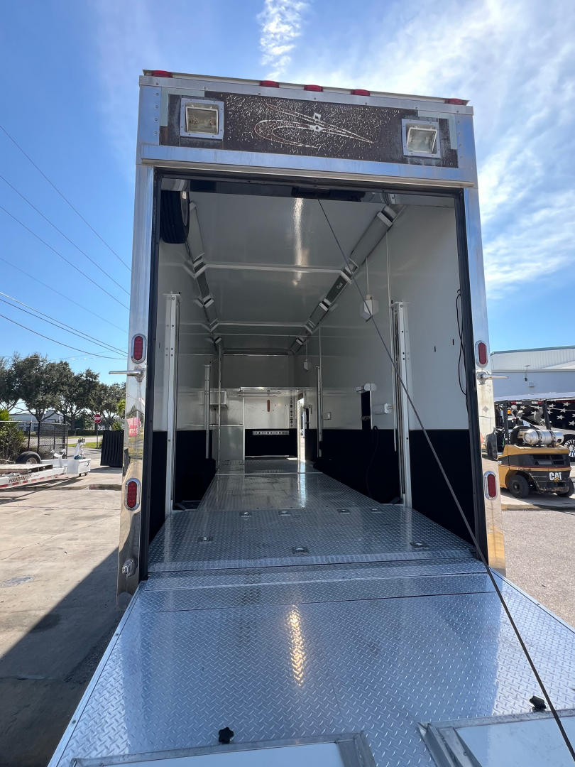 Used 2006 Renegade 34' Stacker Trailer