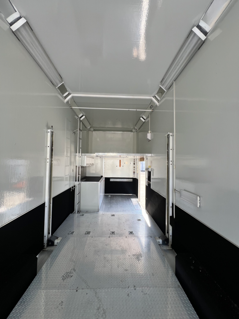 Used 2006 Renegade 34' Stacker Trailer