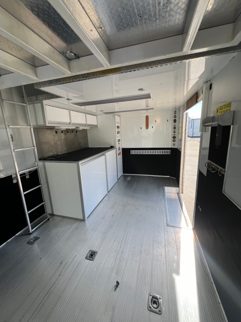 Used 2006 Renegade 34' Stacker Trailer