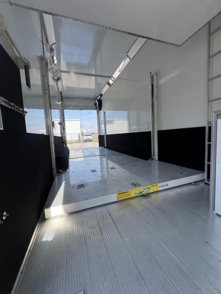 Used 2006 Renegade 34' Stacker Trailer