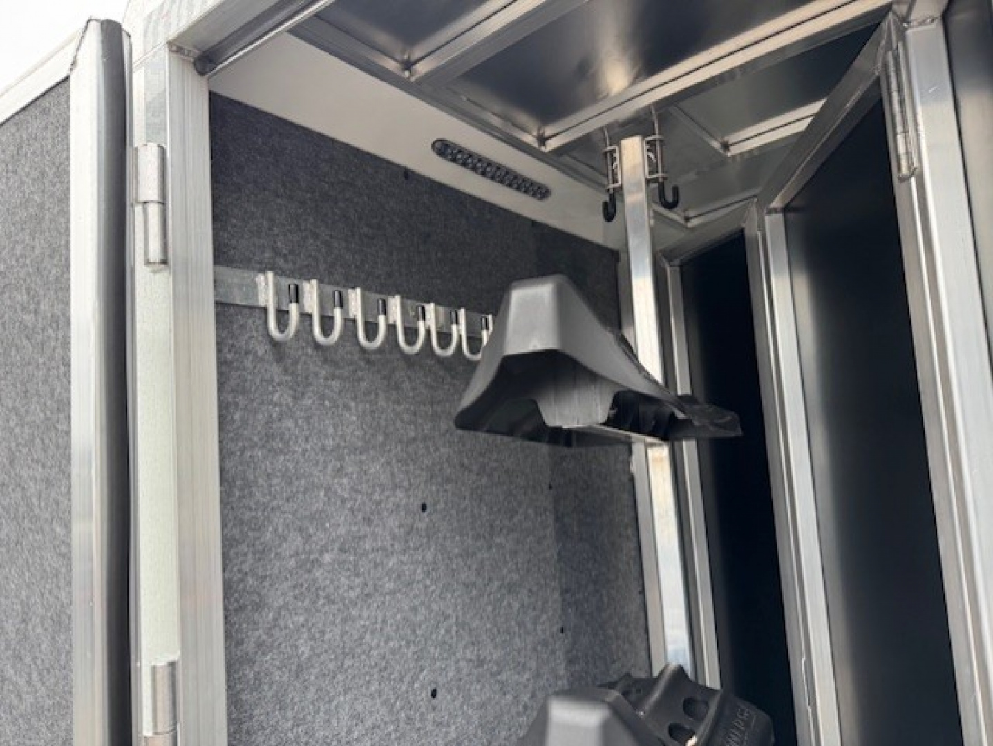 New 2026 Bar-M Trailers ES-30-SL Horse Trailer