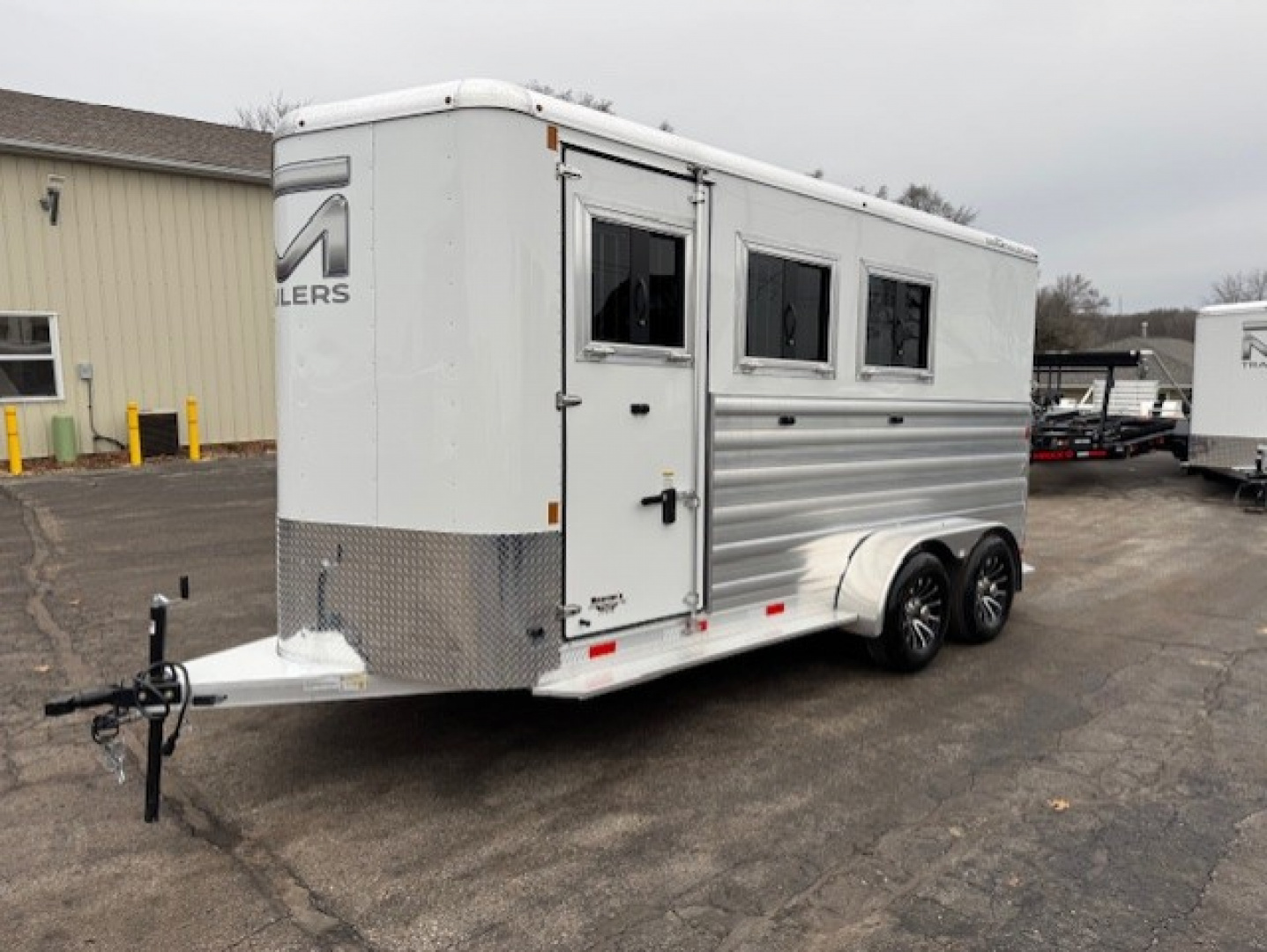 New 2026 Bar-M Trailers ES-30-SL Horse Trailer