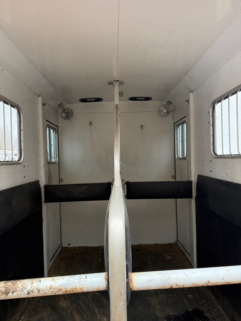 Consignment 2007 Merhow Trailers 2H Equistar GN Horse Trailer