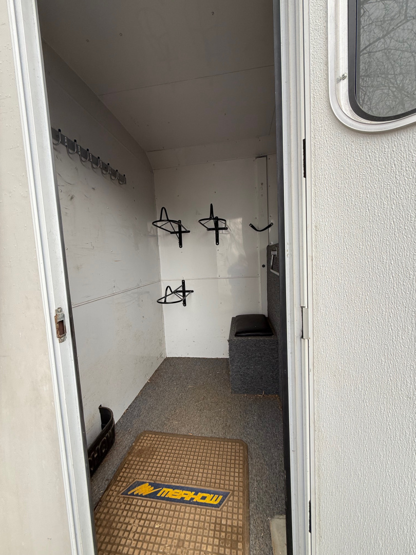 Consignment 2007 Merhow Trailers 2H Equistar GN Horse Trailer