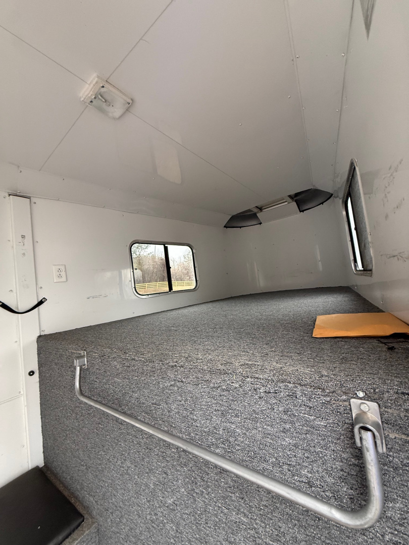 Consignment 2007 Merhow Trailers 2H Equistar GN Horse Trailer