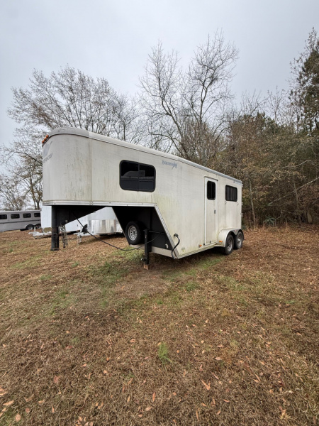 Consignment 2007 Merhow Trailers 2H Equistar GN Horse Trailer