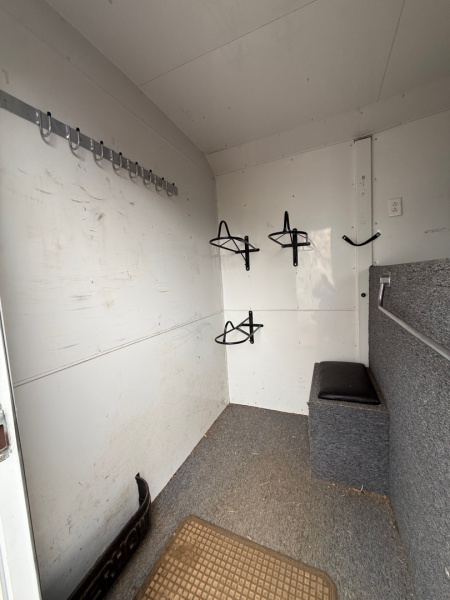 Consignment 2007 Merhow Trailers 2H Equistar GN Horse Trailer