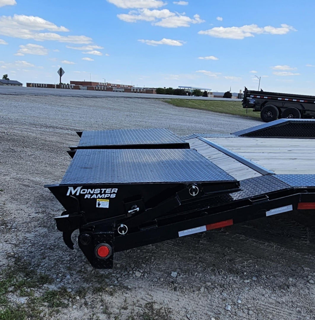New 2023 PJ Trailers H6 102x24 16k Gooseneck Equipment Trailer