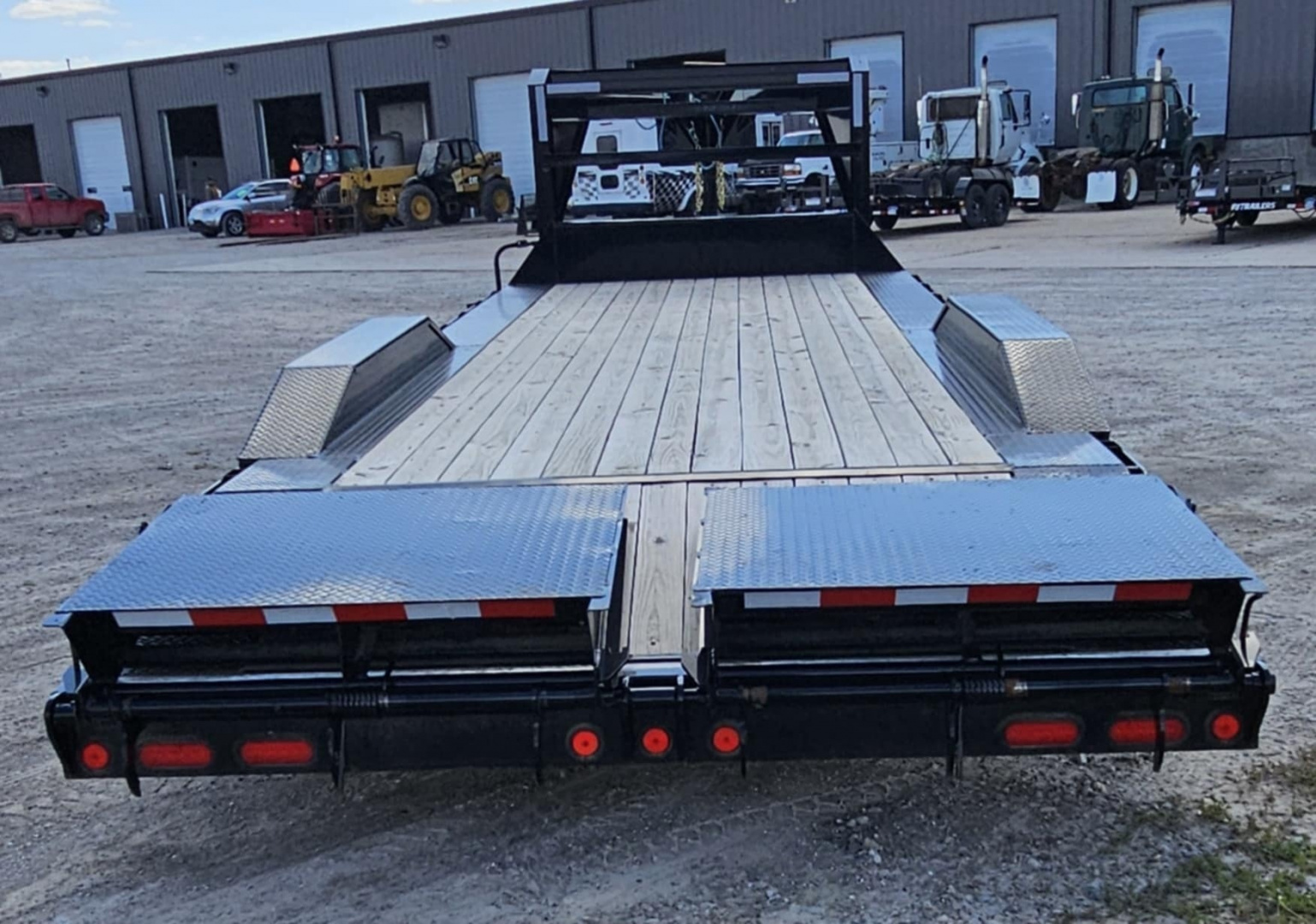 New 2023 PJ Trailers H6 102x24 16k Gooseneck Equipment Trailer