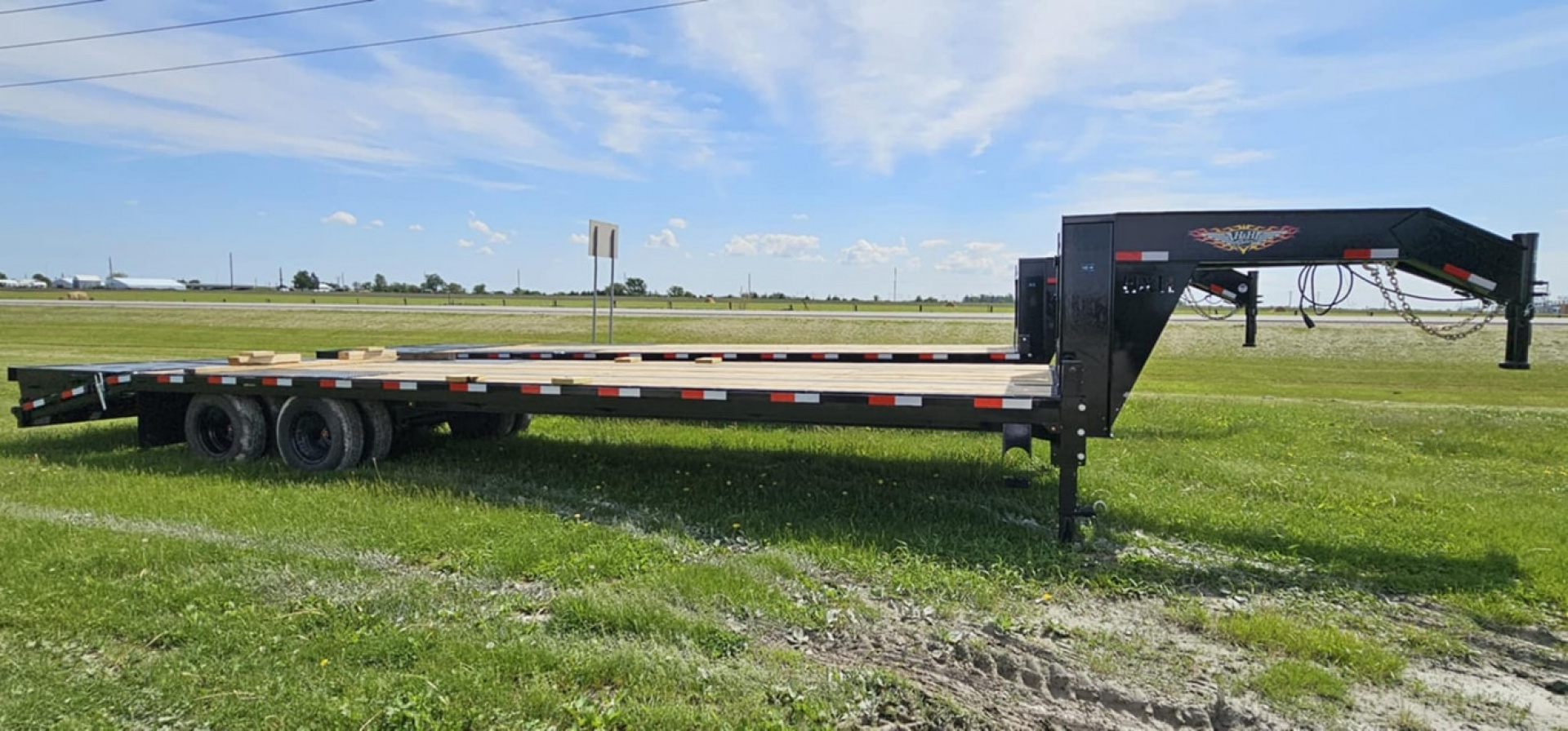 New 2025 H&H Trailers 102 x 30 25+5 22.5k Gooseneck Deckover Equipment Trailer