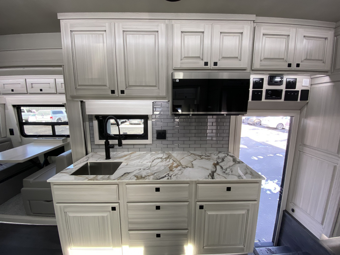 New JDCC 46' Freightliner Custom Coach