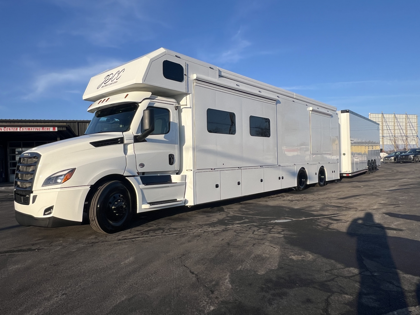 New JDCC 46' Freightliner Custom Coach