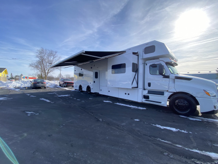 New JDCC 46' Freightliner Custom Coach