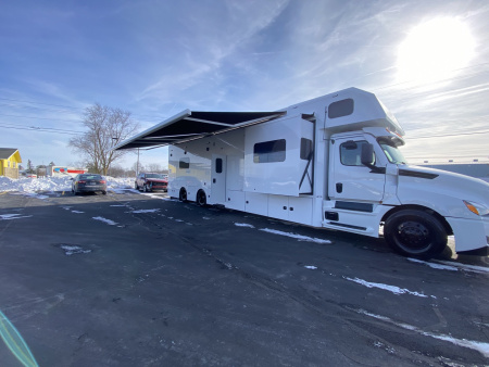 New JDCC 46' Freightliner Custom Coach
