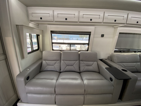 New JDCC 46' Freightliner Custom Coach