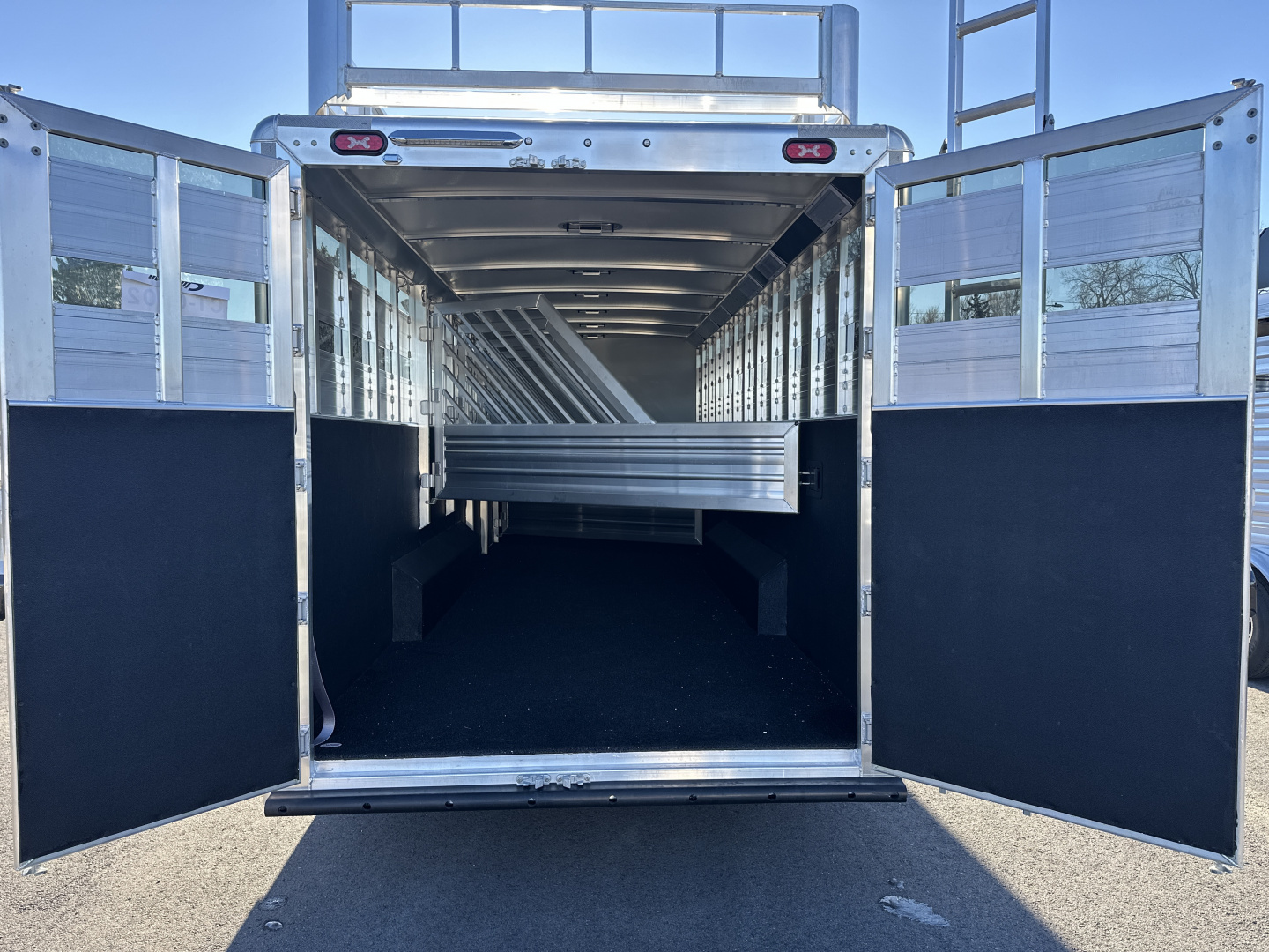 New 2026 Cimarron Winstar 6 Horse with Dual Man Doors