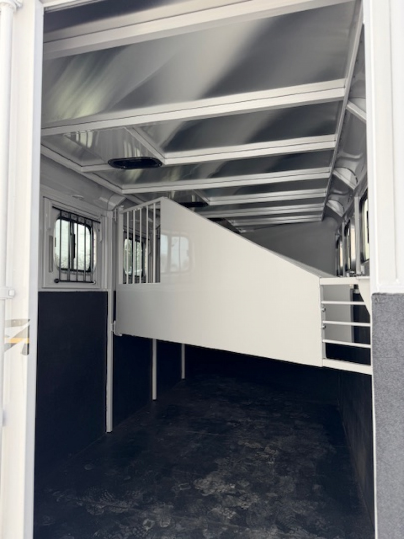 New 2026 Trails West Adventure 4 Horse