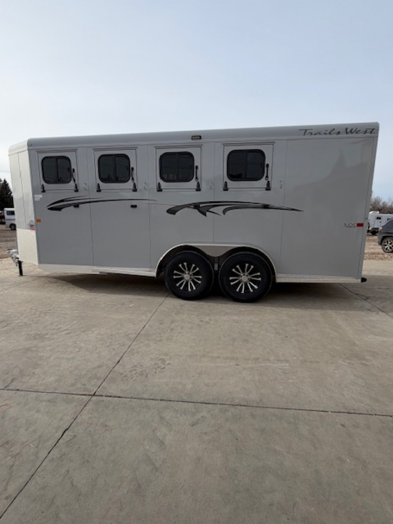 New 2026 Trails West Adventure 4 Horse