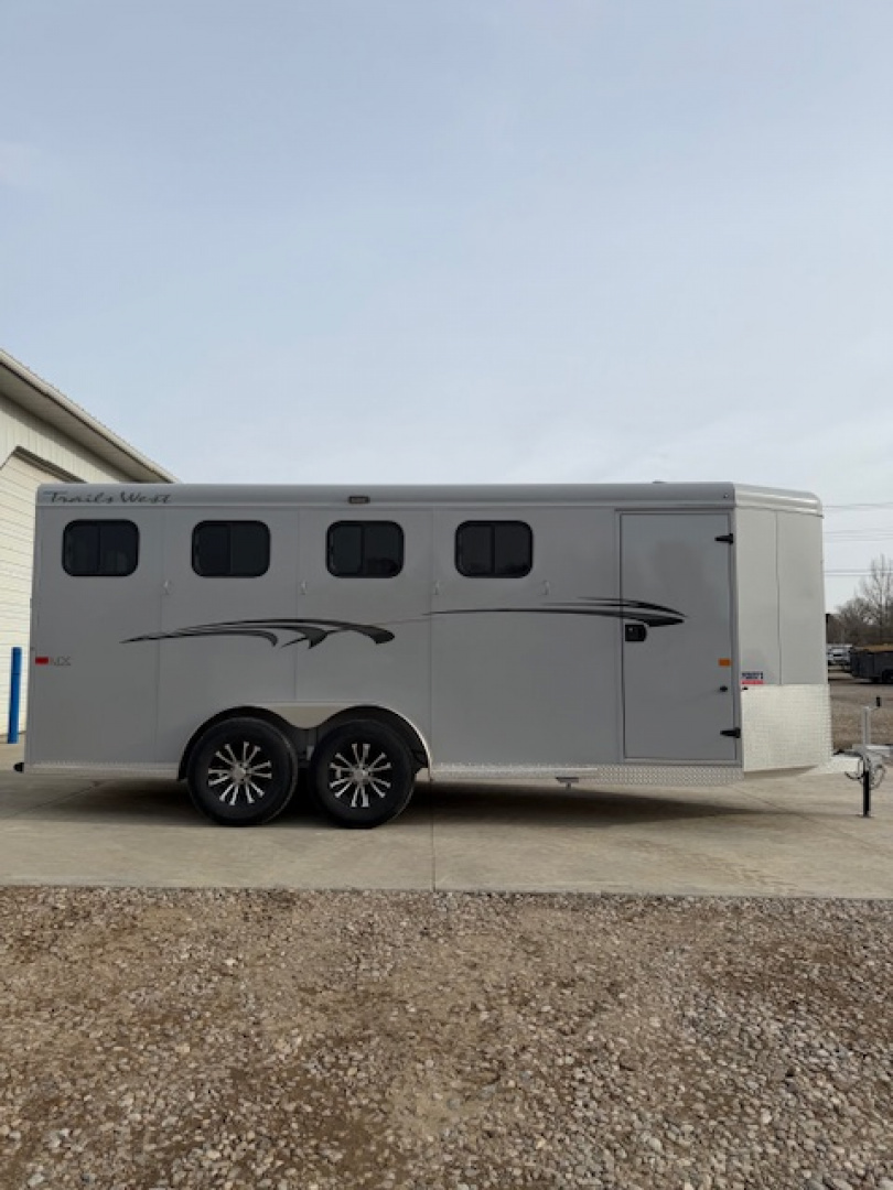 New 2026 Trails West Adventure 4 Horse