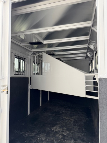 New 2026 Trails West Adventure 4 Horse