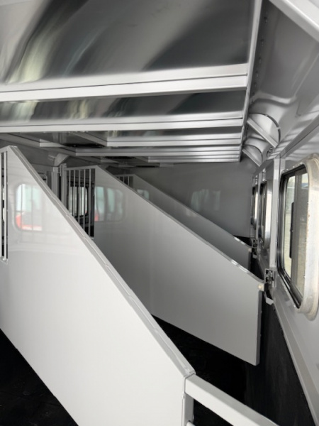 New 2026 Trails West Adventure 4 Horse