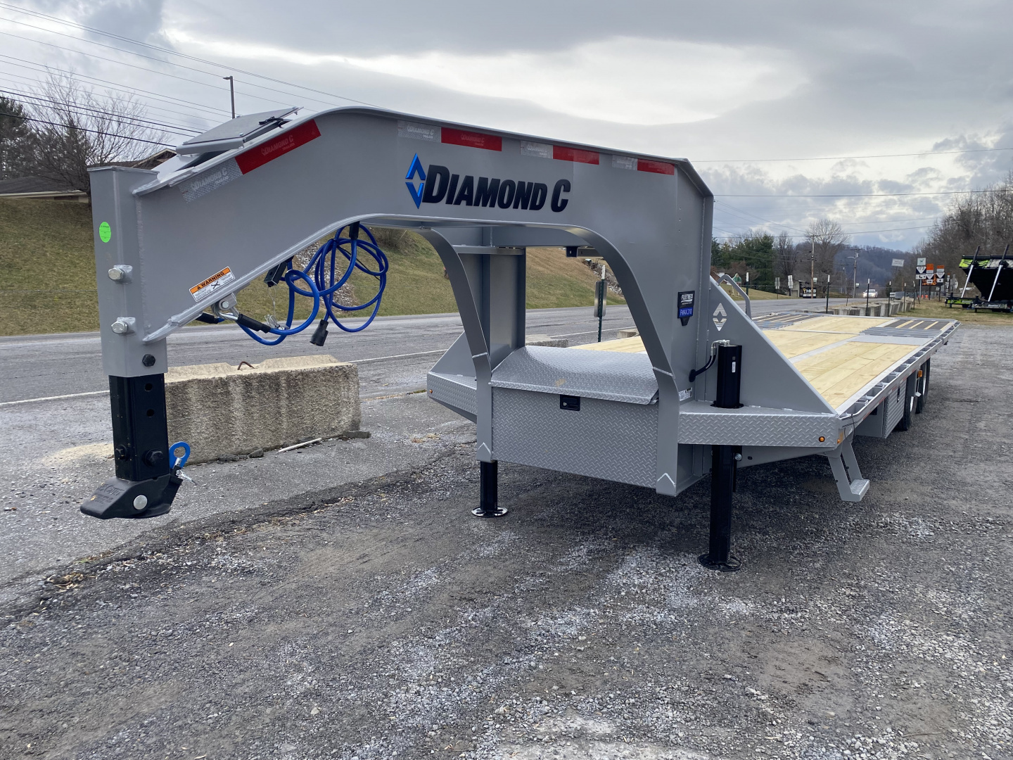 New 2026 Diamond C FMAX210 GOOSENECK TRAILER HYDRO DOVE & JACKS ALUMINUM OUTER RIMS WIRELESS REMOTE