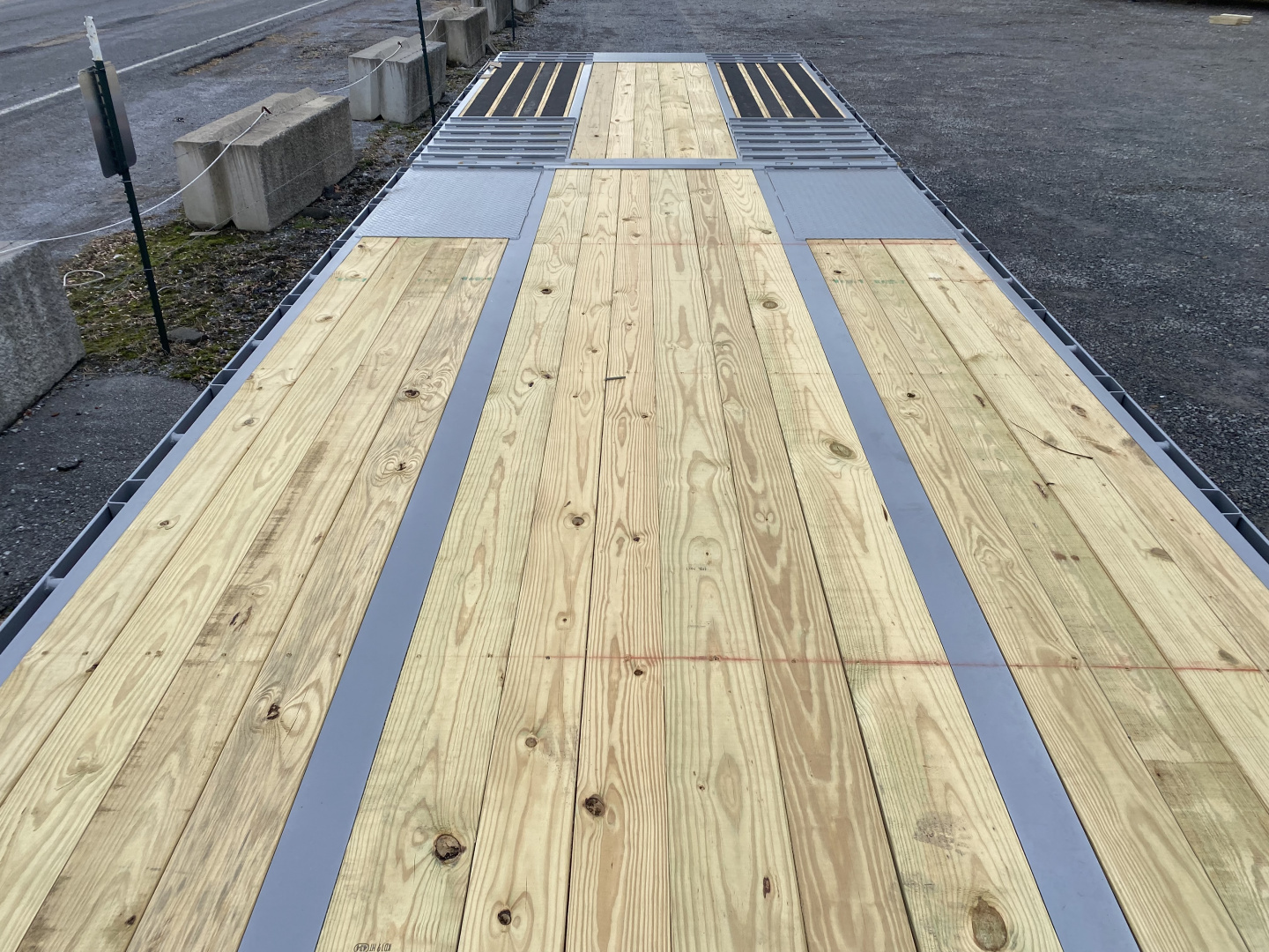 New 2026 Diamond C FMAX210 GOOSENECK TRAILER HYDRO DOVE & JACKS ALUMINUM OUTER RIMS WIRELESS REMOTE