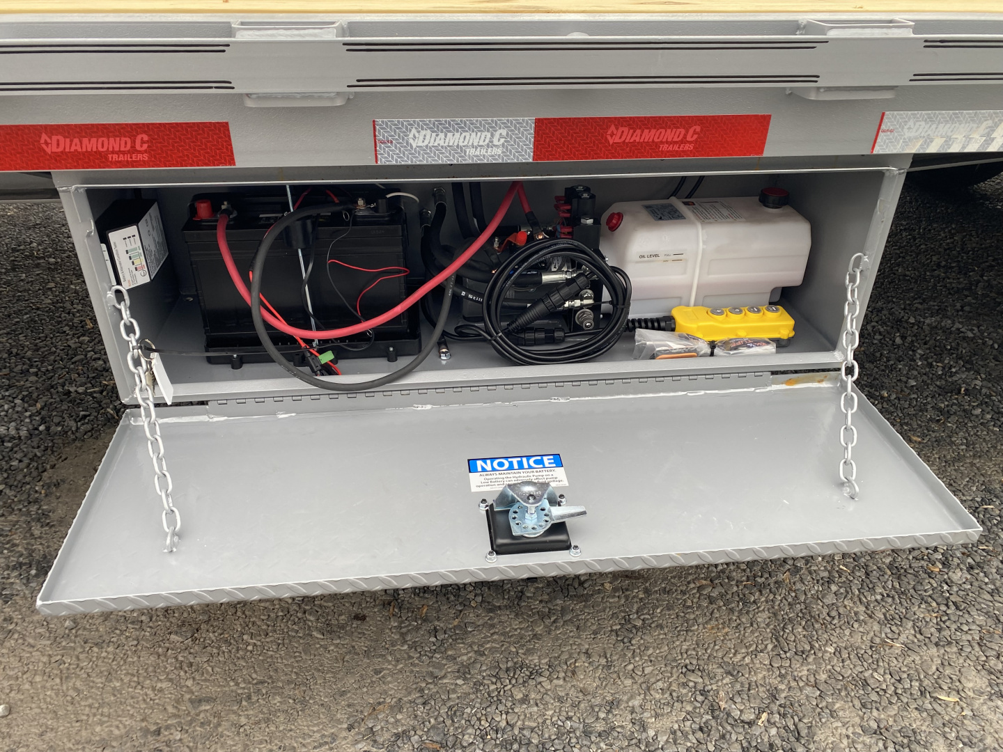 New 2026 Diamond C FMAX210 GOOSENECK TRAILER HYDRO DOVE & JACKS ALUMINUM OUTER RIMS WIRELESS REMOTE