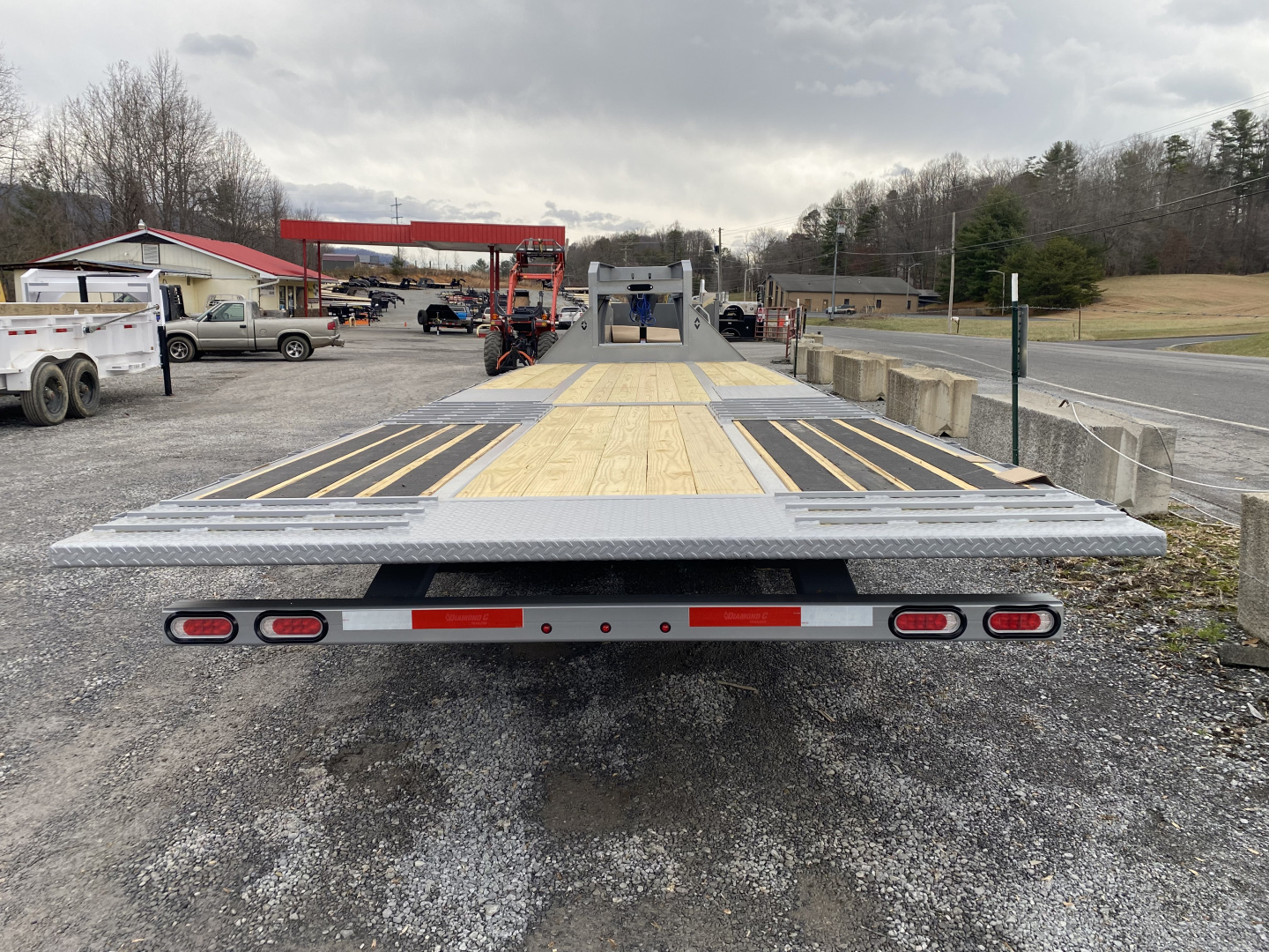 New 2026 Diamond C FMAX210 GOOSENECK TRAILER HYDRO DOVE & JACKS ALUMINUM OUTER RIMS WIRELESS REMOTE