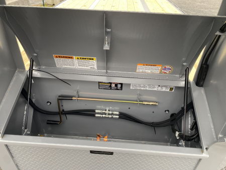 New 2026 Diamond C FMAX210 GOOSENECK TRAILER HYDRO DOVE & JACKS ALUMINUM OUTER RIMS WIRELESS REMOTE