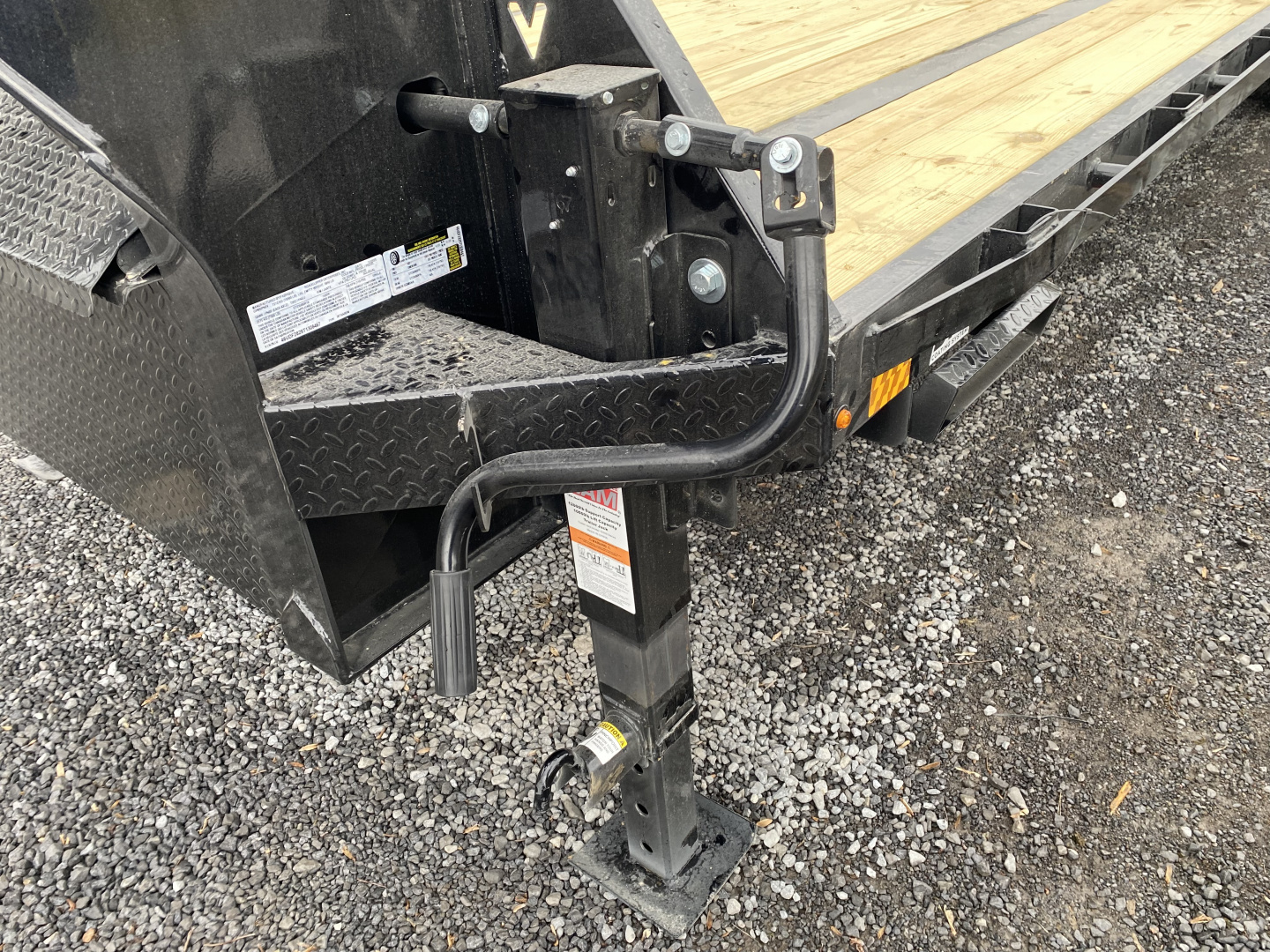 New 2026 Diamond C FMAX207 GOOSENECK TRAILER 23+5 MAX RAMPS 14 PLY TIRES