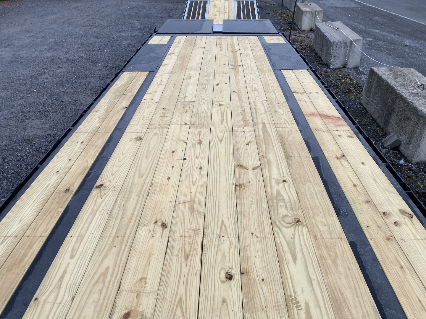 New 2026 Diamond C FMAX207 GOOSENECK TRAILER 23+5 MAX RAMPS 14 PLY TIRES