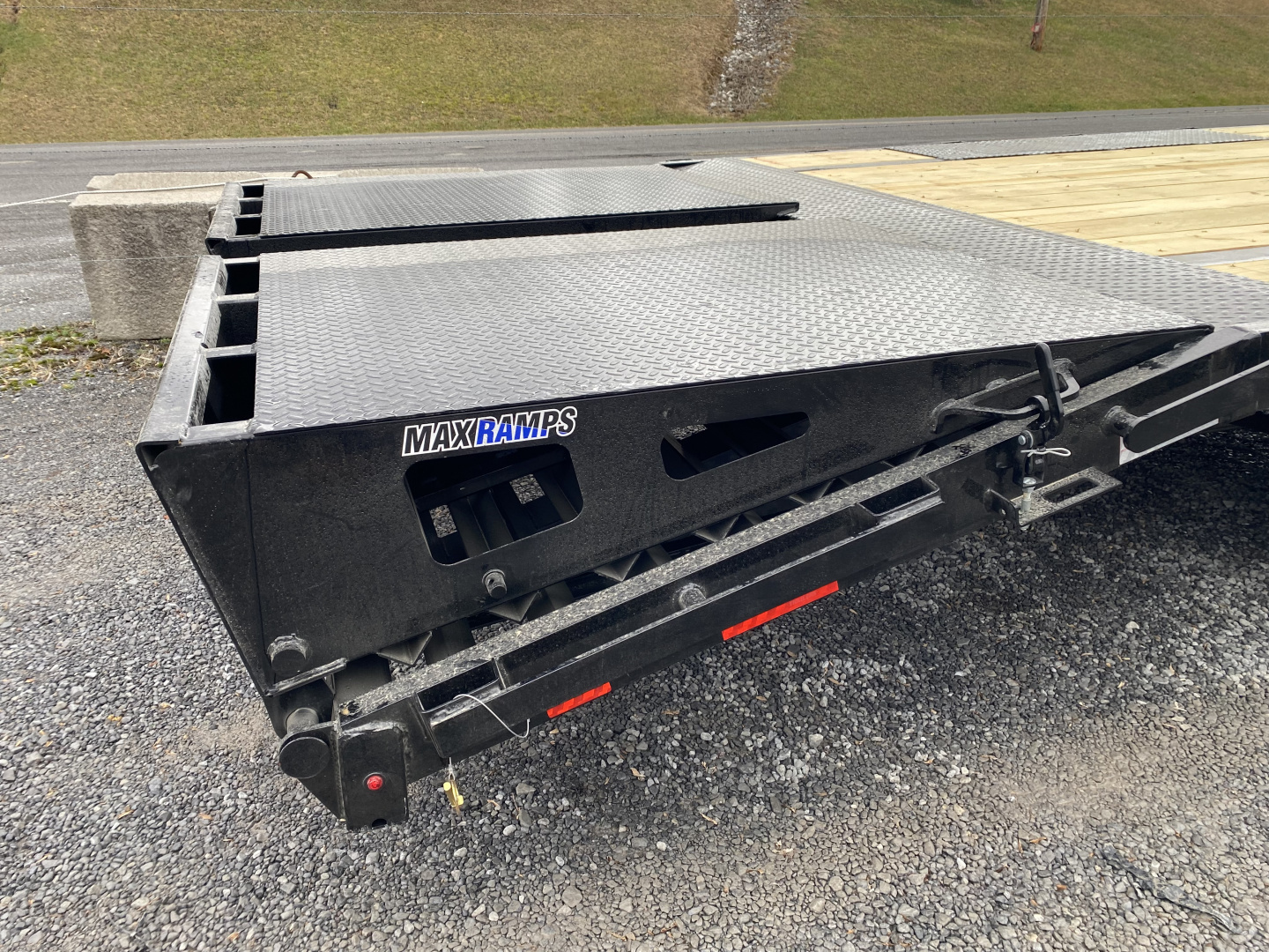 New 2026 Diamond C FMAX207 GOOSENECK TRAILER 23+5 MAX RAMPS 14 PLY TIRES