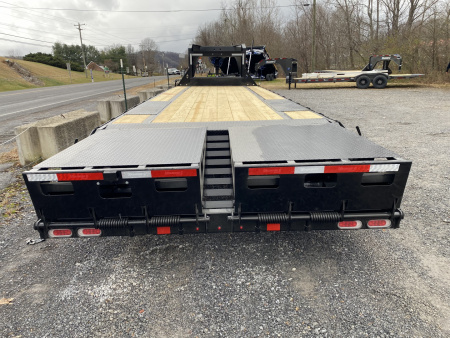 New 2026 Diamond C FMAX207 GOOSENECK TRAILER 23+5 MAX RAMPS 14 PLY TIRES