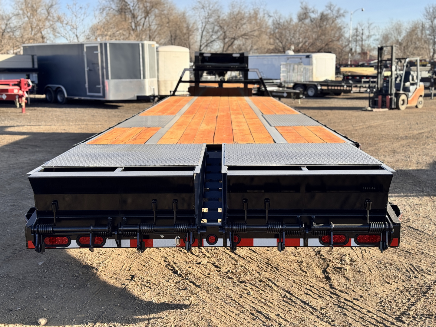 New 2026 Diamond T 8.5-36 Tandem Dual Gooseneck Deckover 24K GVWR