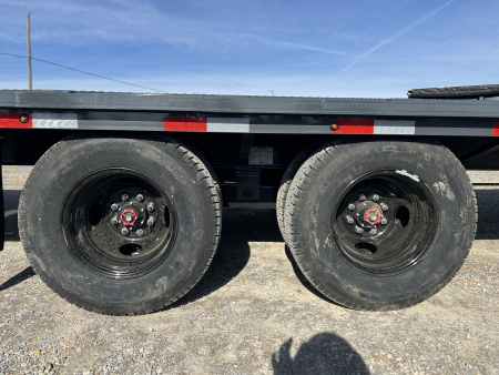 New 2026 Lamar Gooseneck Trailer | 102" x 32' | 22K GVWR
