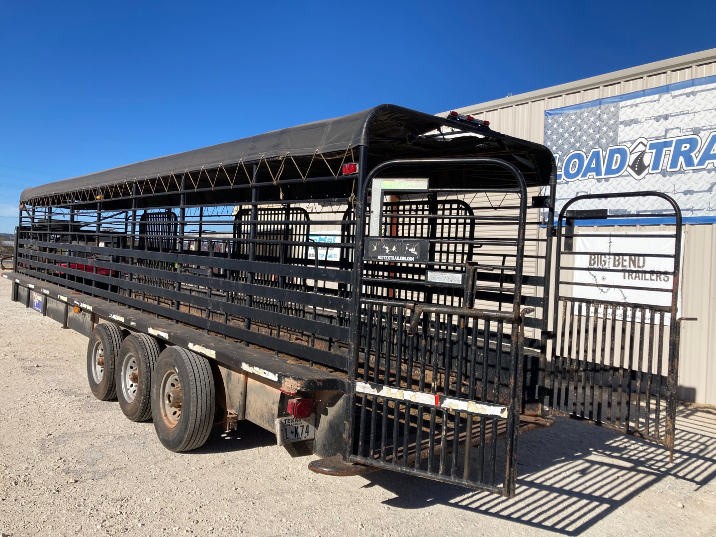 Used 2003 Gooseneck Trailer MFG GS Stock Trailer