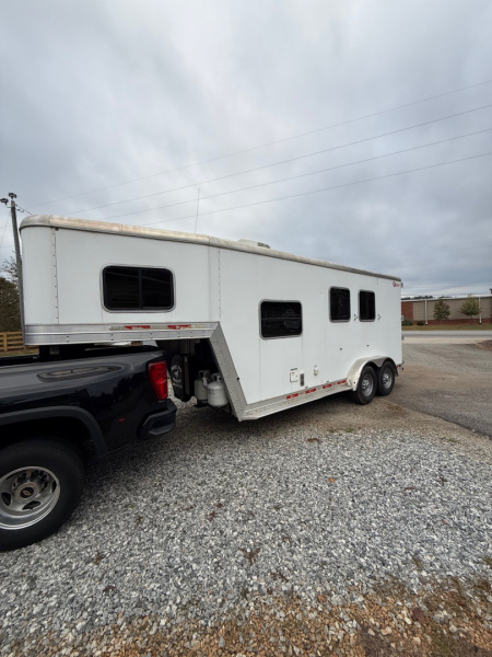Consignment 2019 Kiefer Manufacturing Genesis 2H LQ Horse Trailer