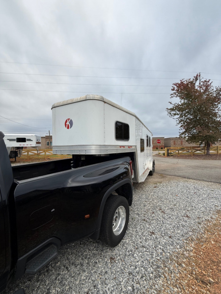 Consignment 2019 Kiefer Manufacturing Genesis 2H LQ Horse Trailer