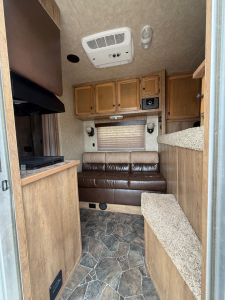 Consignment 2019 Kiefer Manufacturing Genesis 2H LQ Horse Trailer
