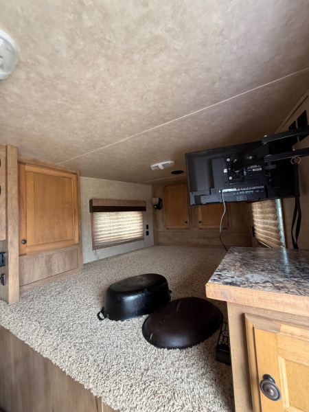 Consignment 2019 Kiefer Manufacturing Genesis 2H LQ Horse Trailer