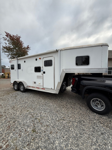 Consignment 2019 Kiefer Manufacturing Genesis 2H LQ Horse Trailer