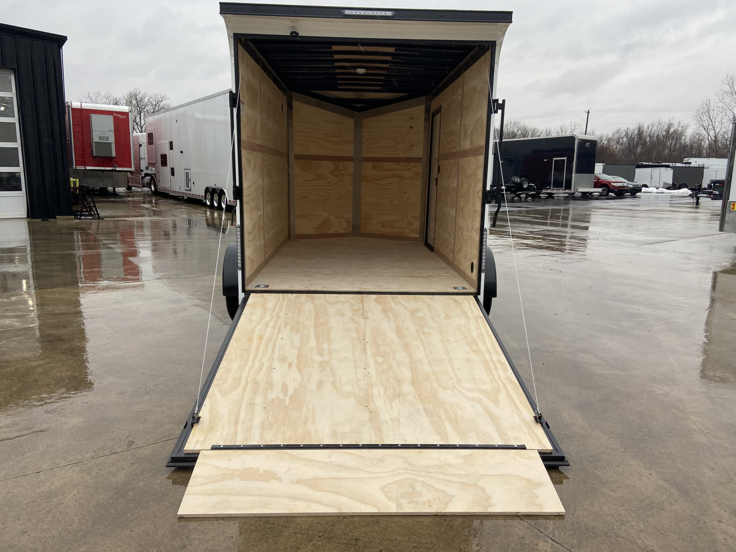 New United 12' UJ V-Nose Enclosed Cargo Trailer
